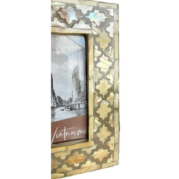 Mother of Pearl Handmade Mosaic Laquer 4x6 Rectangular Frame- Made in Vietnam - Picture 11 of 15